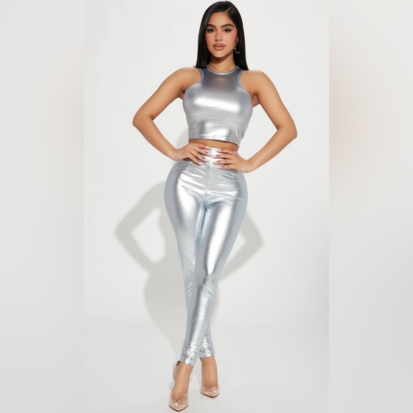 Stunting on you metallic leggings - Picture 1 of 4